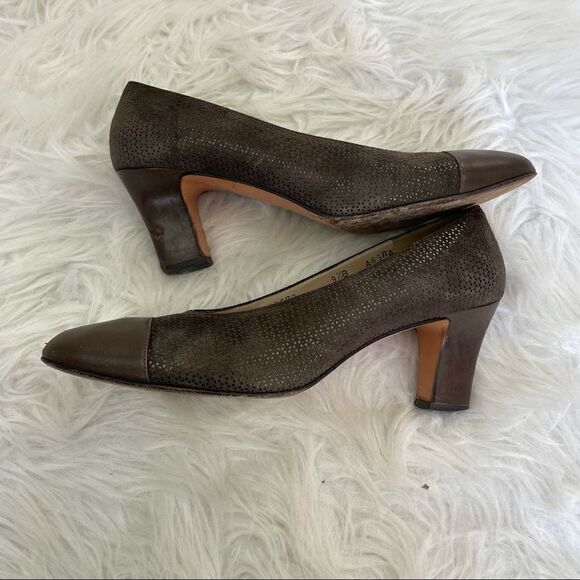 Vintage Salvatore Ferragamo Embossed Leather Spectator Pumps - Picture 5 of 10